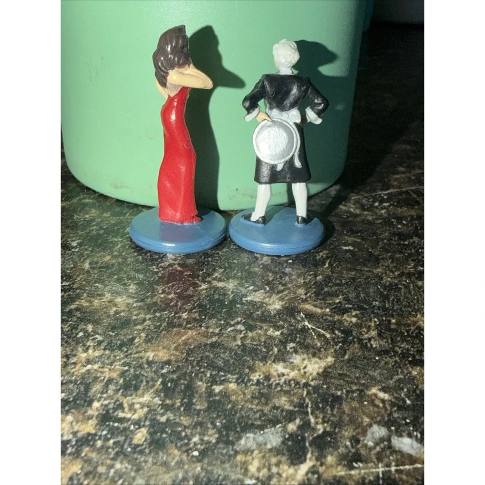 2002 Hasbro Clue Pieces Set Of Two Figures Vintage Board Game Replacement